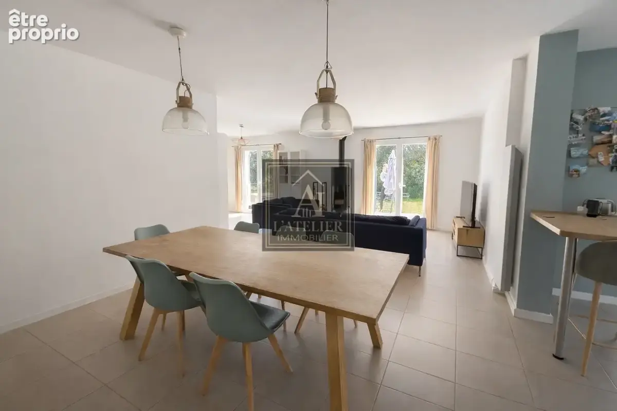 Maison récente avec 5 chambres, piscine et garage - photo 17