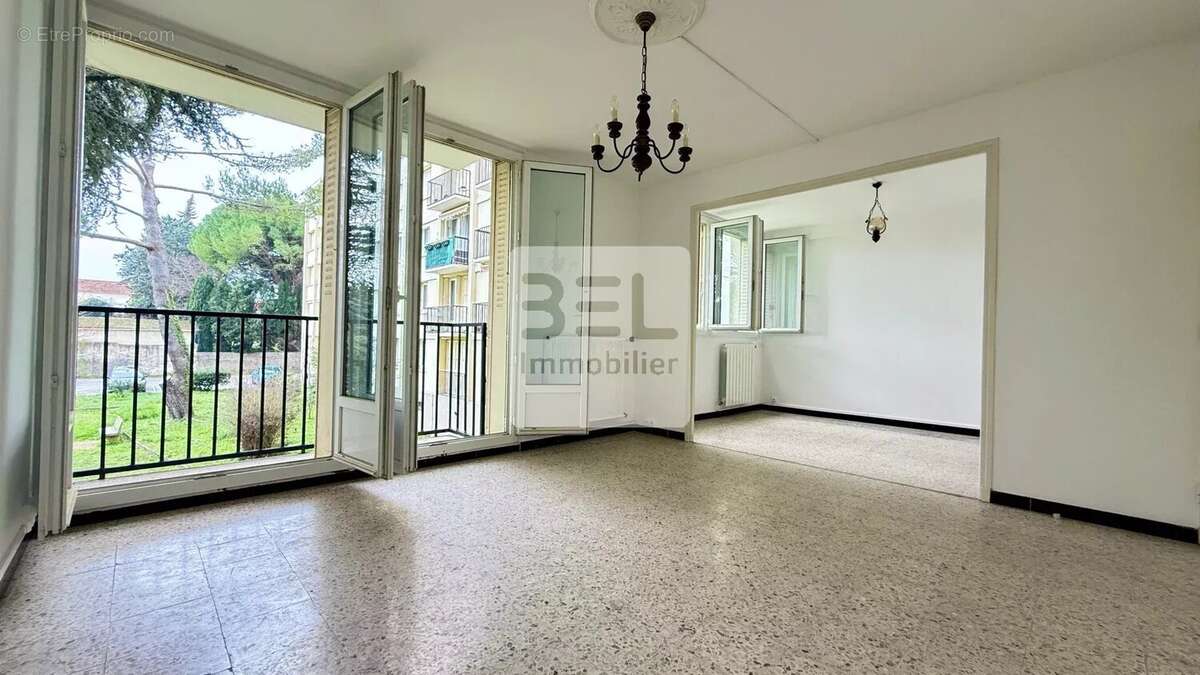 Appartement à BAGNOLS-SUR-CEZE