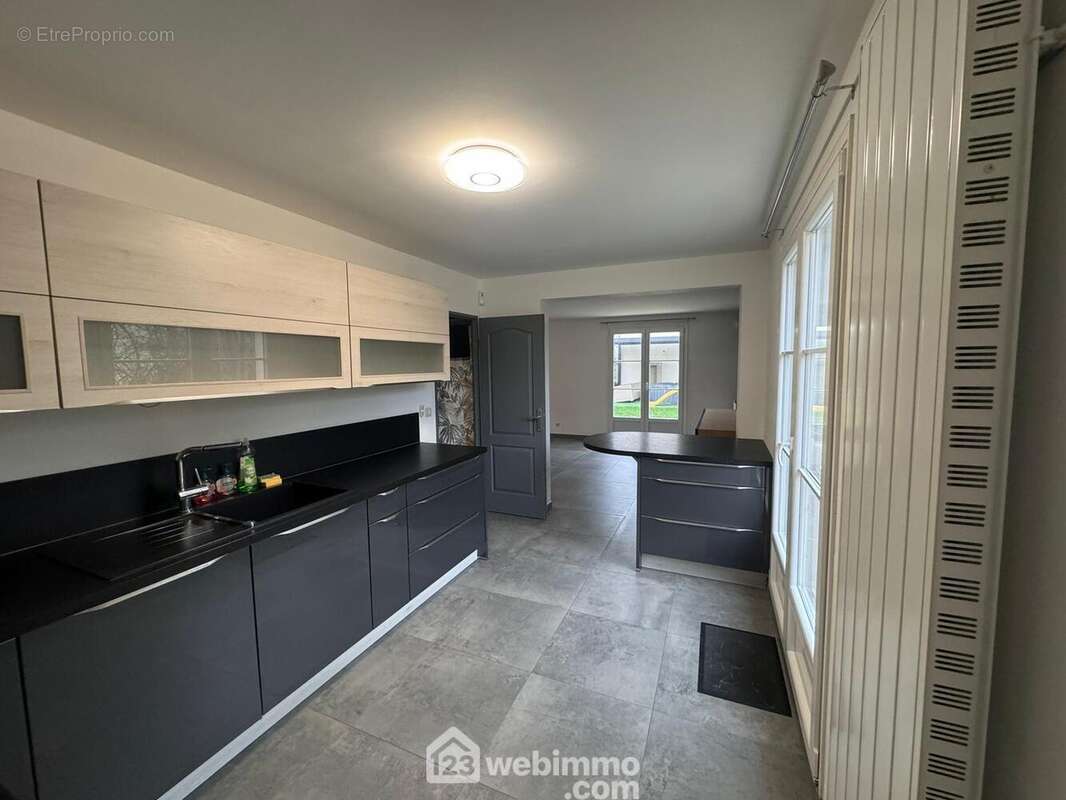 autre vue de la cuisine - Maison à BONDOUFLE