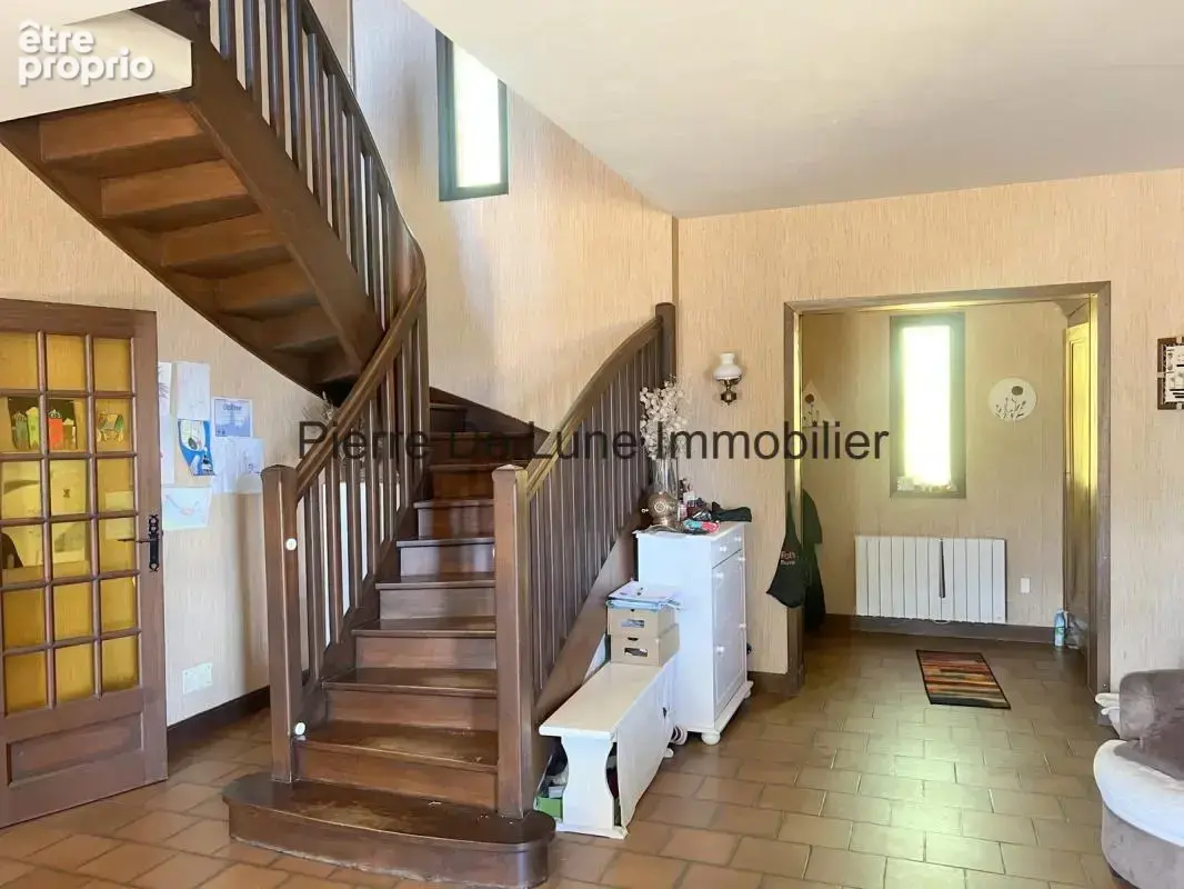 Maison 7 pièces 180 m² à vendre à Saint-Verand (69620) - photo 2