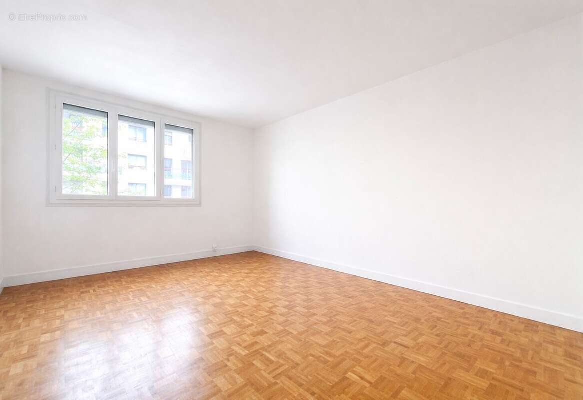 Chambre 1 - Appartement à CLICHY