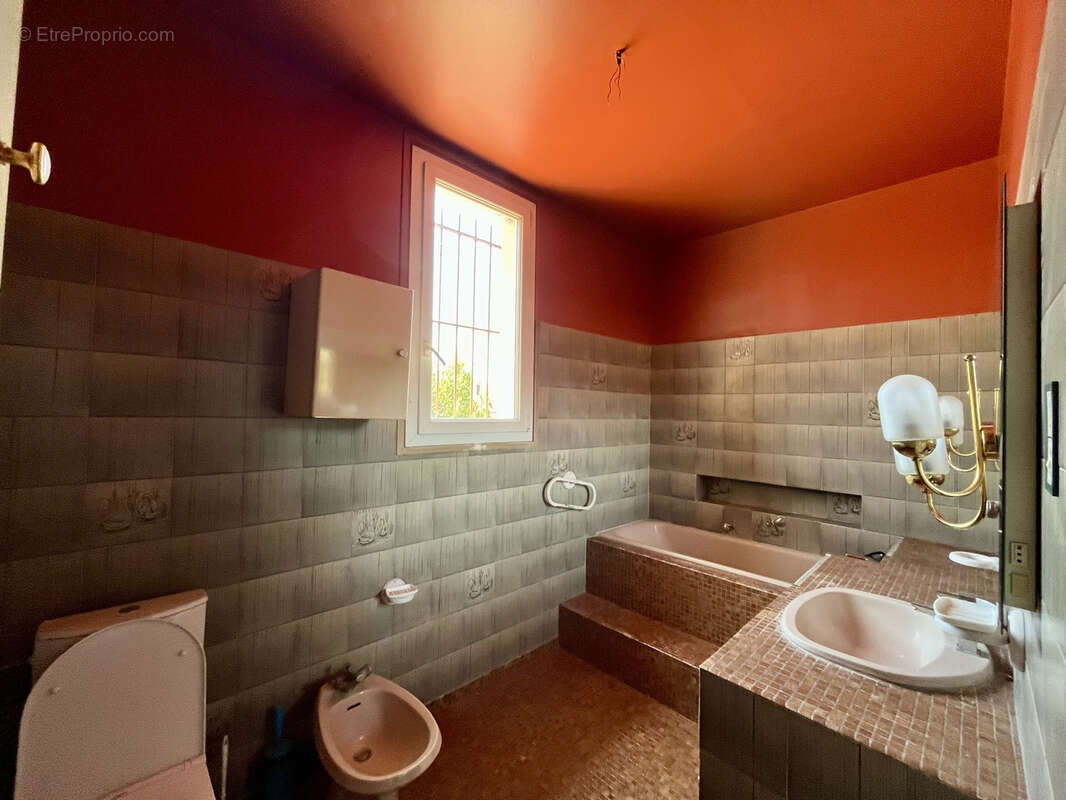 Maison de style comprenant 2 logements sur 1540m2 de parcelle divisible - photo 12