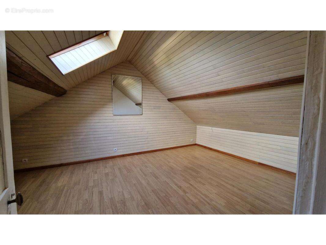 Appartement à FLEURINES