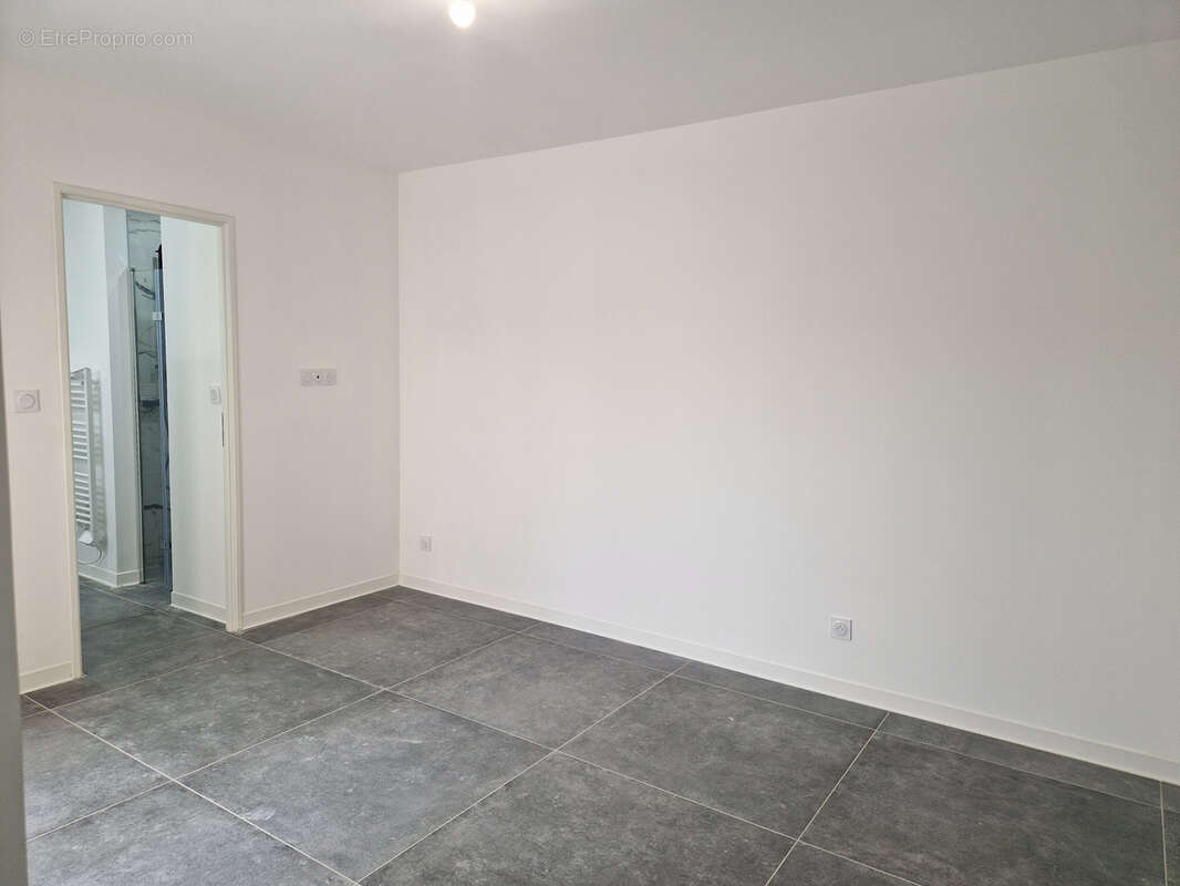 Maison à MONTELIMAR