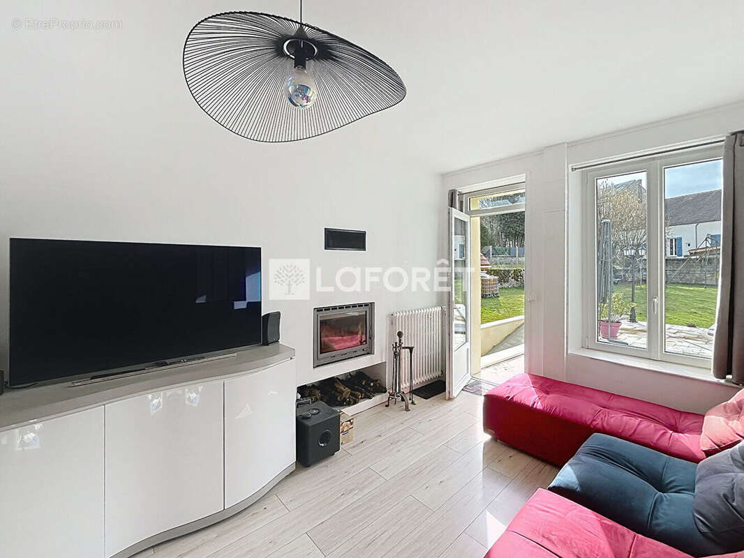 Maison à MORAINVILLIERS