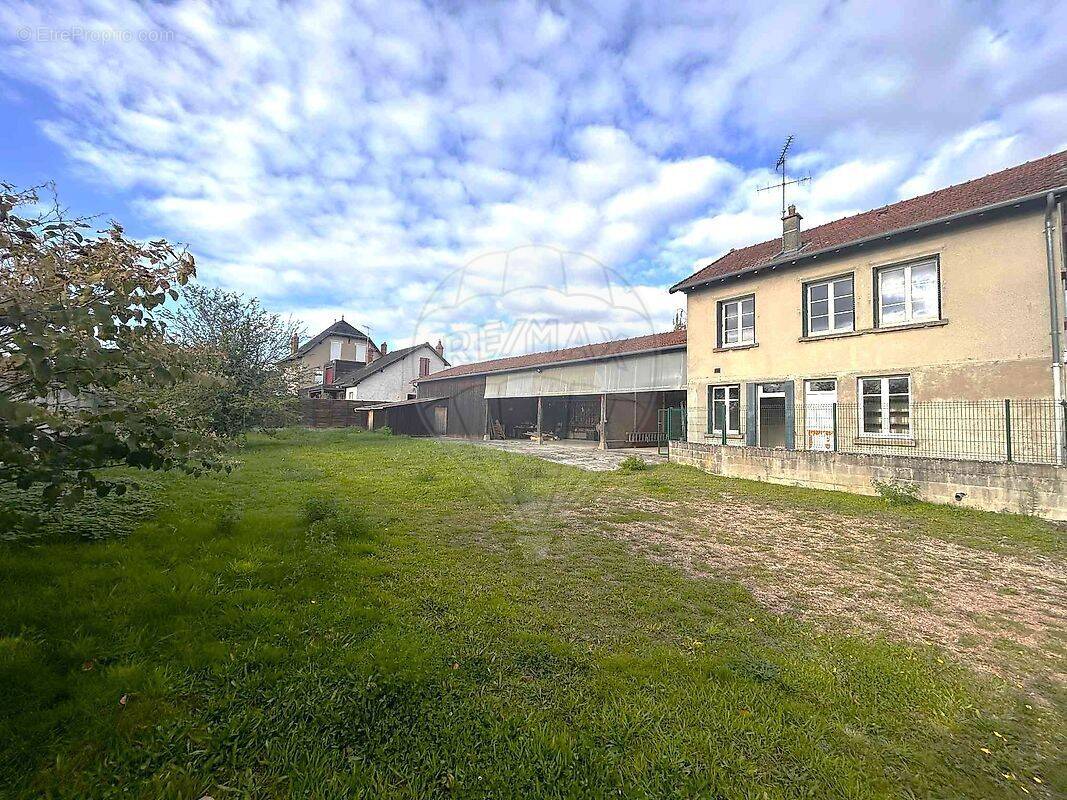 Maison à COULANGES-LES-NEVERS