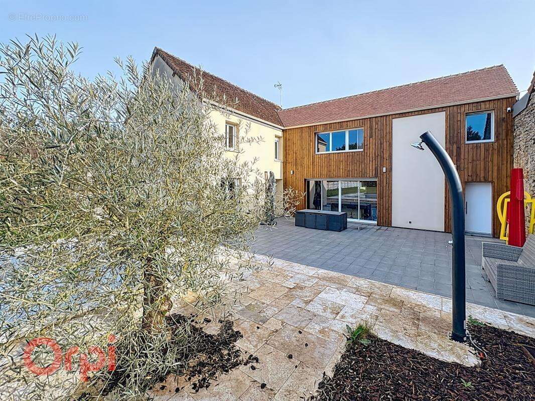 Maison à DUN-LE-POELIER