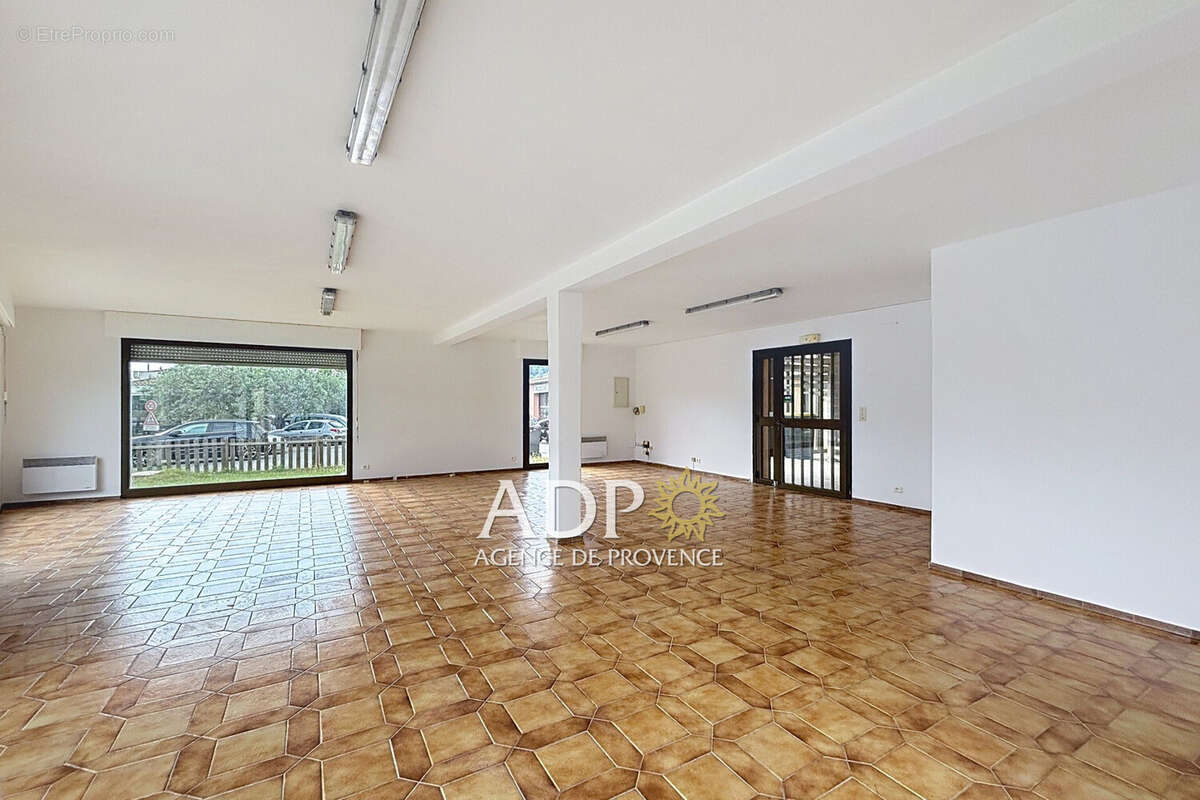 Commerce à CHATEAUNEUF-GRASSE