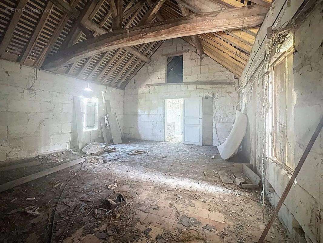 Maison à SAINT-MACAIRE-DU-BOIS