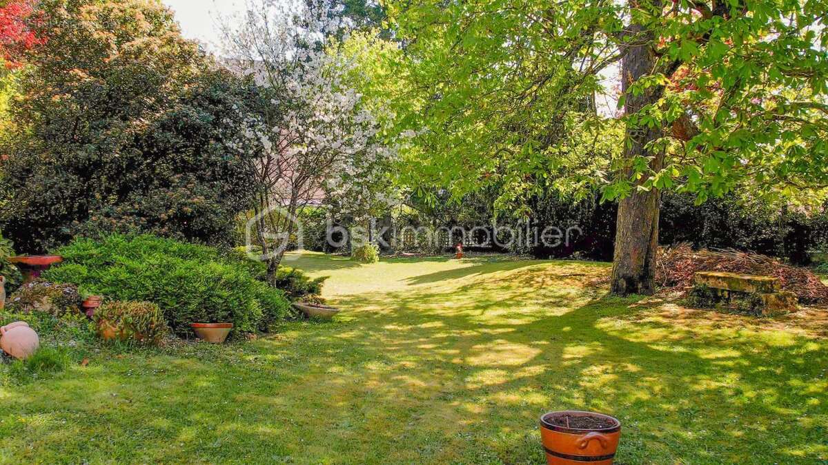 Joyau résidentiel à Fourchambault : Propriété familiale avec charme intemporel et élégance rustique de l’aménagement - photo 5