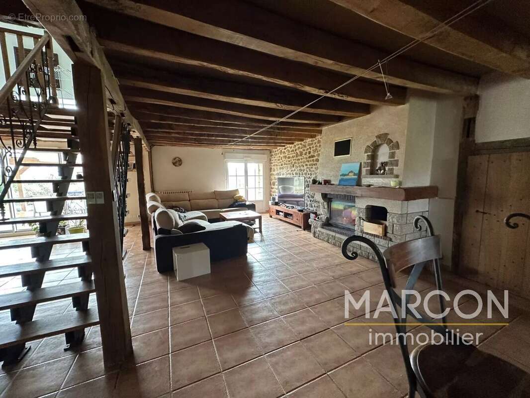 Maison à SAINT-AGNANT-DE-VERSILLAT