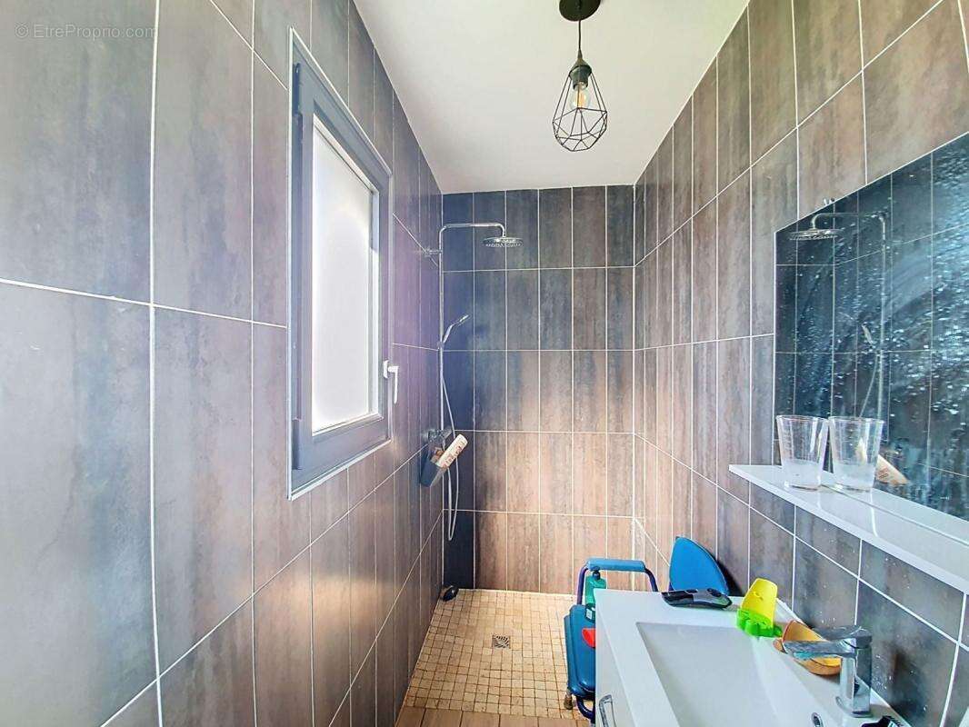 Maison à PEYRESTORTES