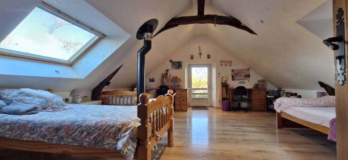 Maison à SAINT-CLEMENT-DE-LA-PLACE