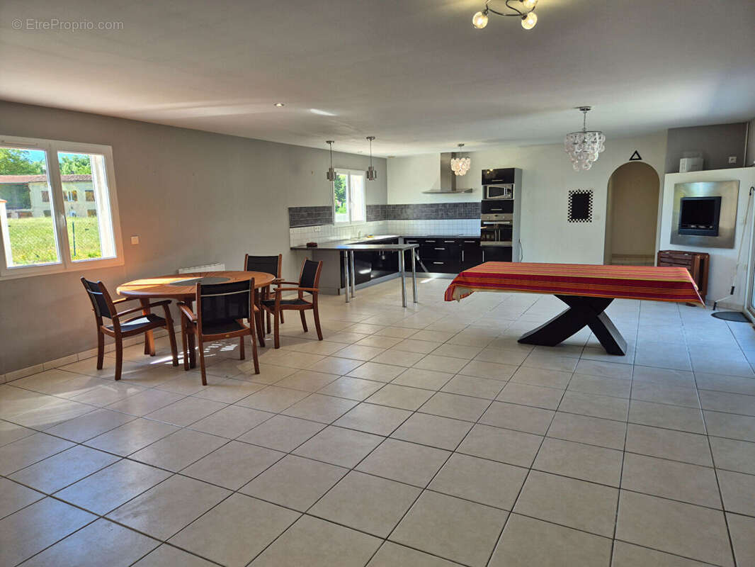 Foix.Maison T 5 de 145 m2 plain pied avec terrain de 801 m² - photo 5