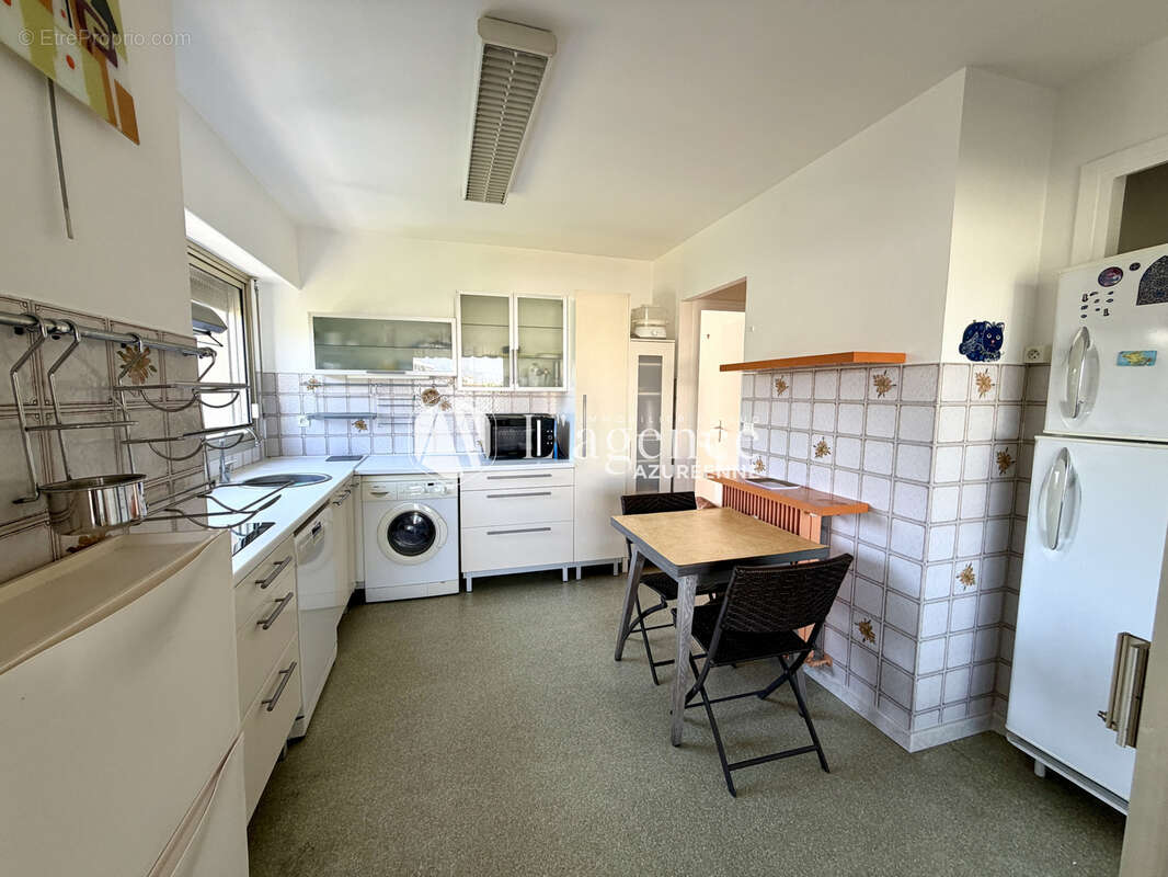 Appartement à SAINT-LAURENT-DU-VAR