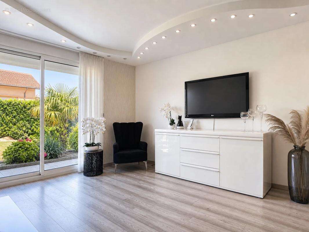 Maison de 7 pièces de 113 m² à Les Roches-de-Condrieu - photo 4