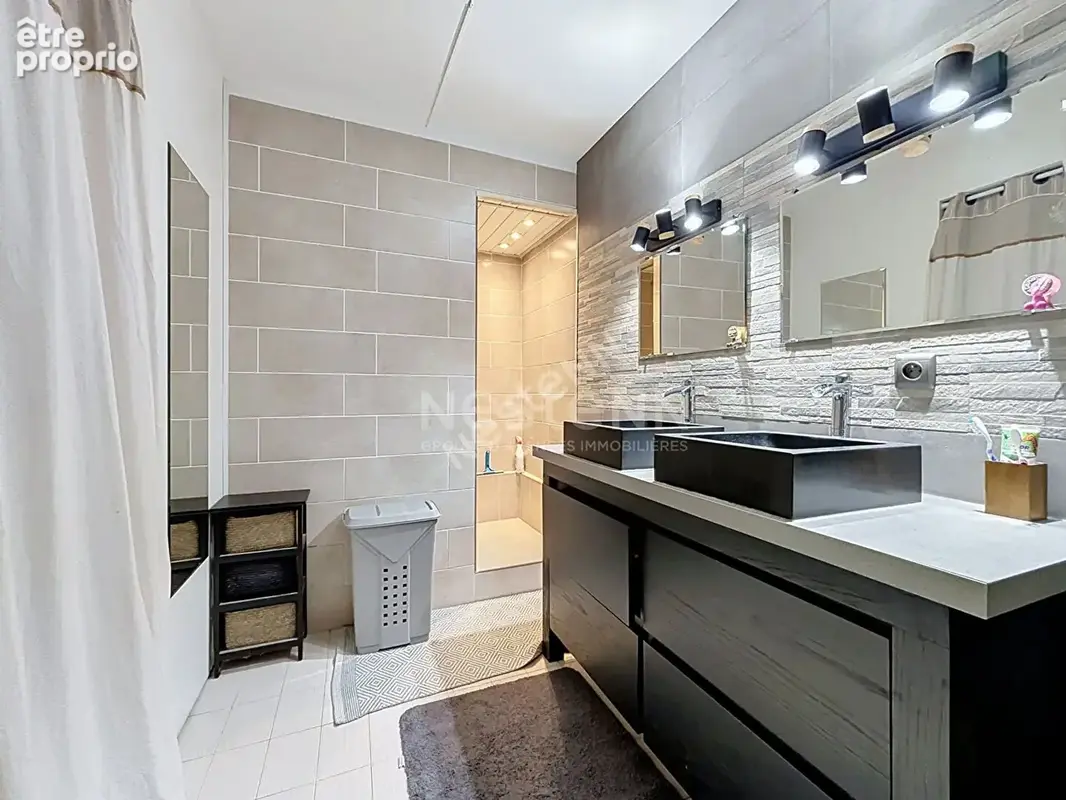 Aigues-mortes - appartement p4 avec grande cour - secteur gare - photo 10