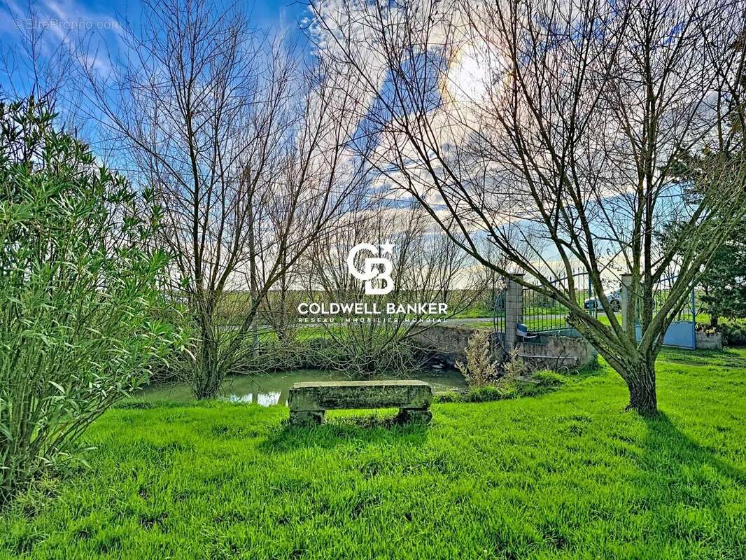 Maison à CHAMPAGNE-LES-MARAIS