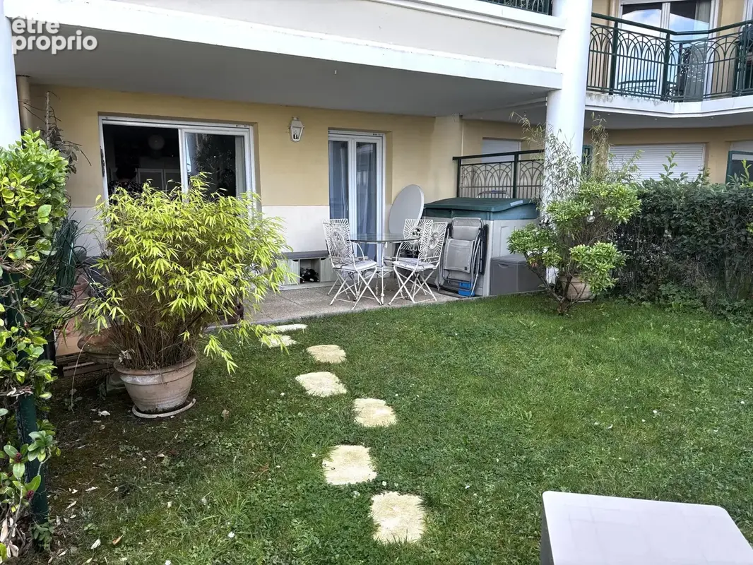 Port-Guillaume - Charmant 2 pièces avec terrasse et jardin - photo 2