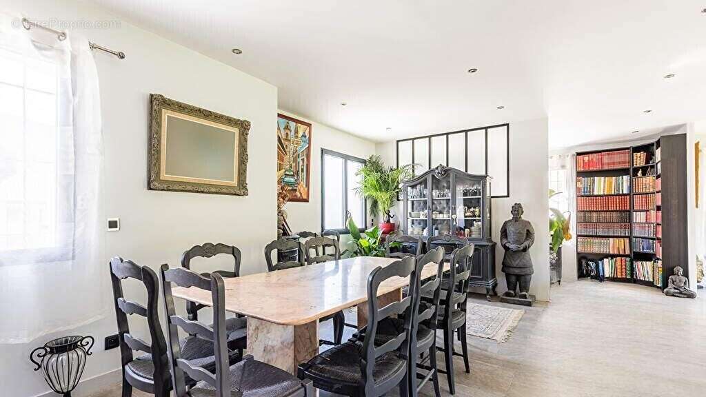 Maison à VERRIERES-LE-BUISSON