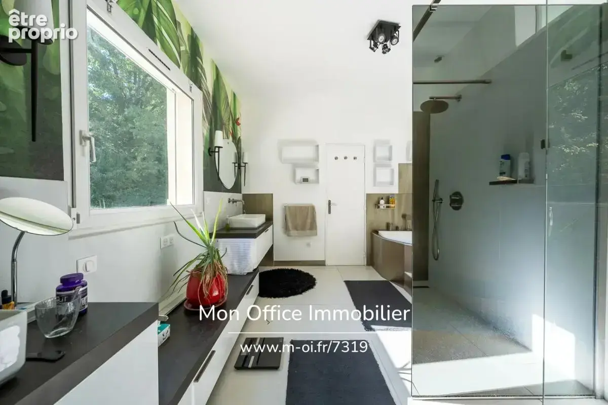 Référence : 7319-NGU - Maison 10 pièces - 5 chambres - deux studios - piscine - 380m2 habitables et 223m2 de sous-sol / garages - photo 15