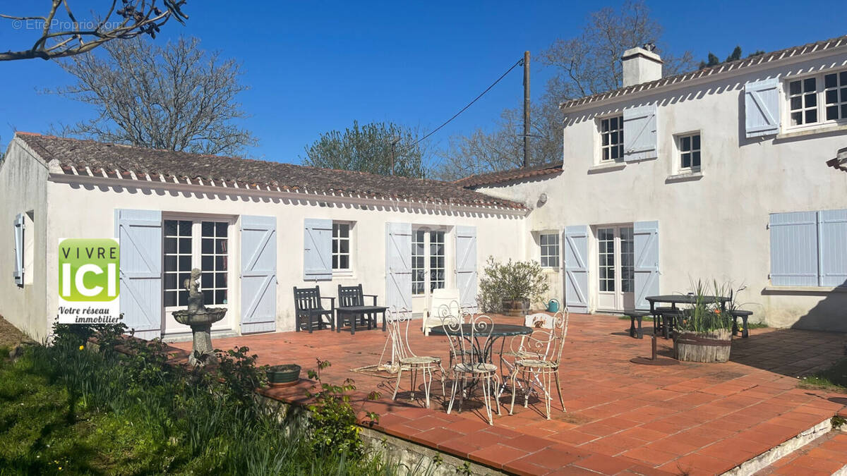 Maison à LA CHAPELLE-BASSE-MER