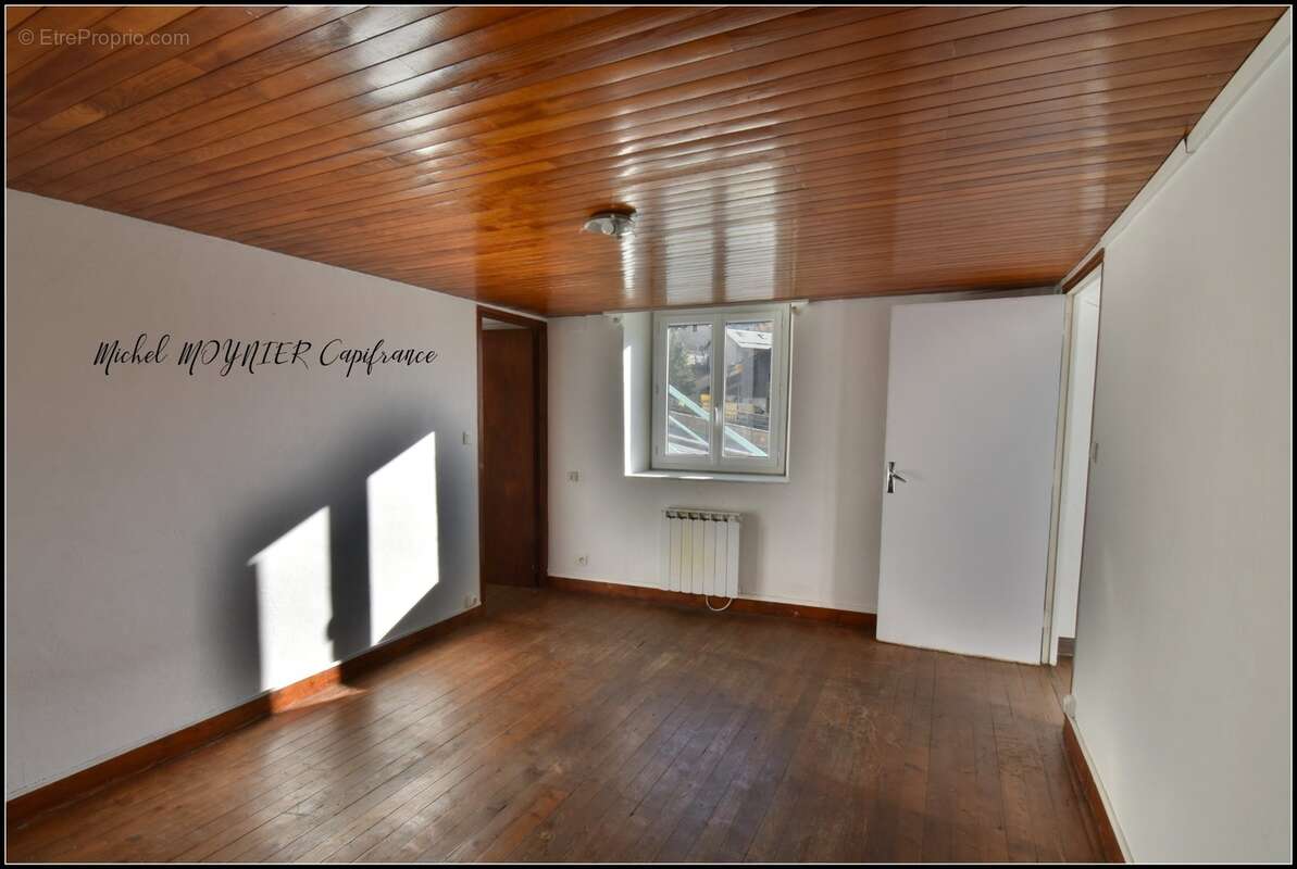 L’Argentière-la-Bessée centre : maison 5 pièces avec cave, combles et jardinet - photo 11