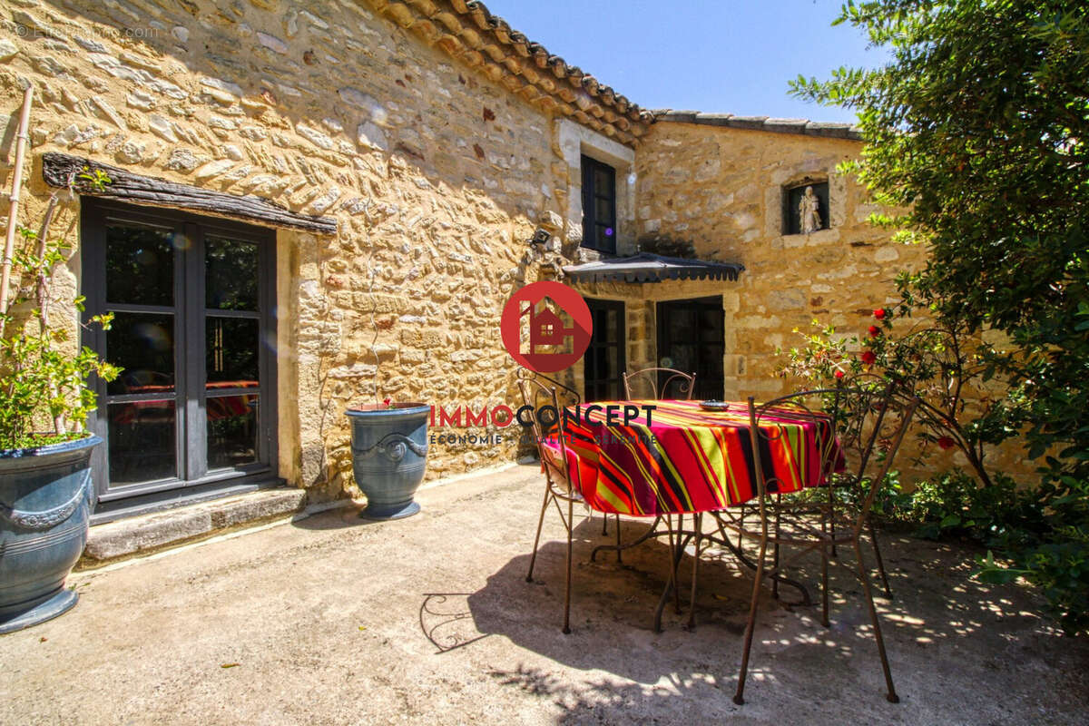 Maison à PUJAUT
