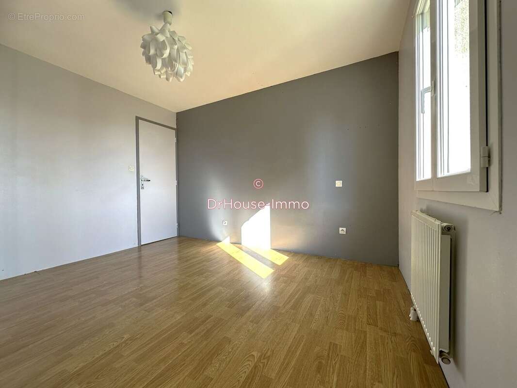 Maison à MONTMOREAU-SAINT-CYBARD