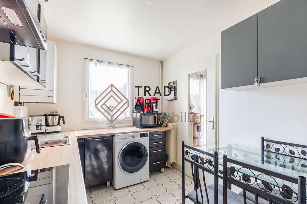 Maison à SAINTE-GENEVIEVE-DES-BOIS