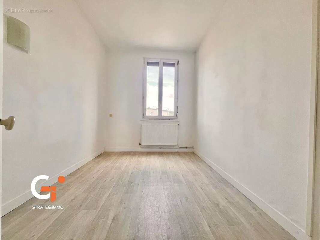 Maison à SAINT-ETIENNE-DU-ROUVRAY