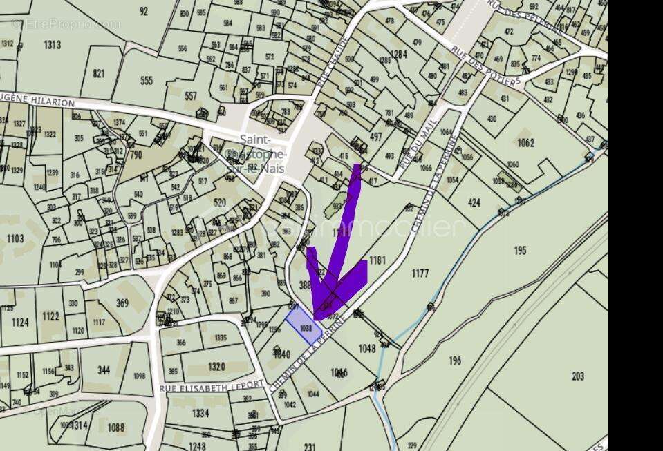 Terrain à SAINT-CHRISTOPHE-SUR-LE-NAIS