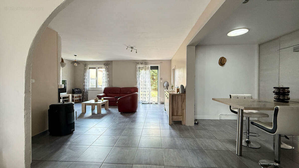 Maison à BELLEVILLE-SUR-VIE