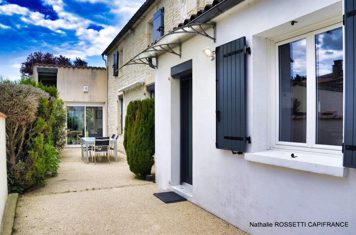 Maison à vendre 6 pièces LA GREVE SUR MIGNON (17)Maison de charme avec jardin paysagé et dépendance – 133 m² habitables sur 947  - photo 49