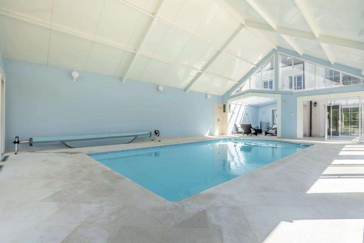 Maison à VILLENEUVE-LE-COMTE