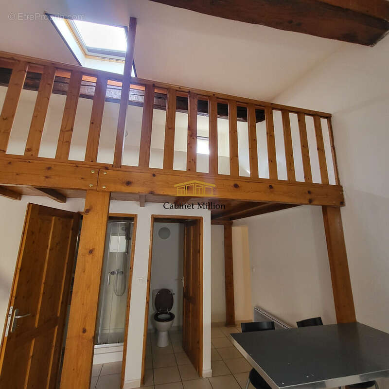 Appartement à COURNONTERRAL