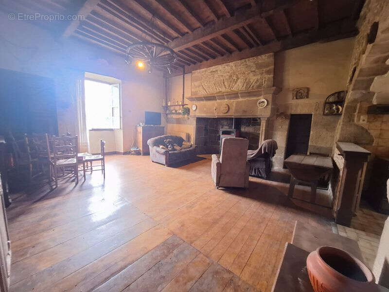 Maison à LAVAL-DE-CERE