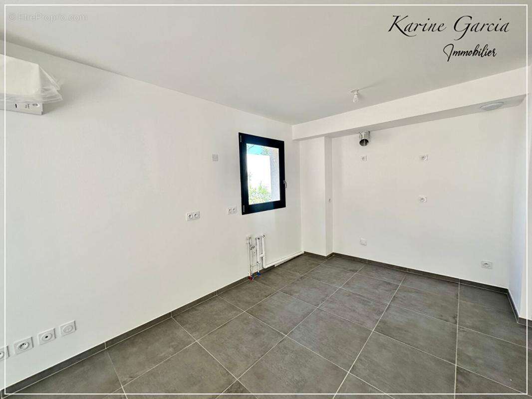 Six fours les plages - construction recente - appartement de type 3 - jardin 72 m² - parking privatif sous sol - photo 7