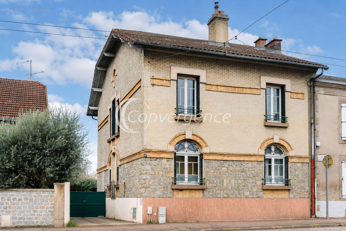 Maison de ville avec jardin, piscine, dépendance et garage - LIMOGES - photo 3