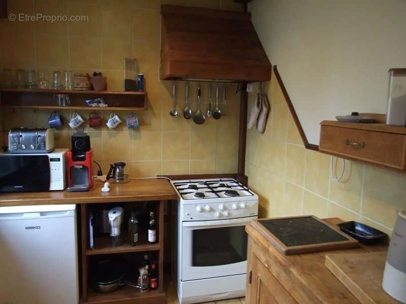 Maison à LA CHAPELLE-MONTBRANDEIX