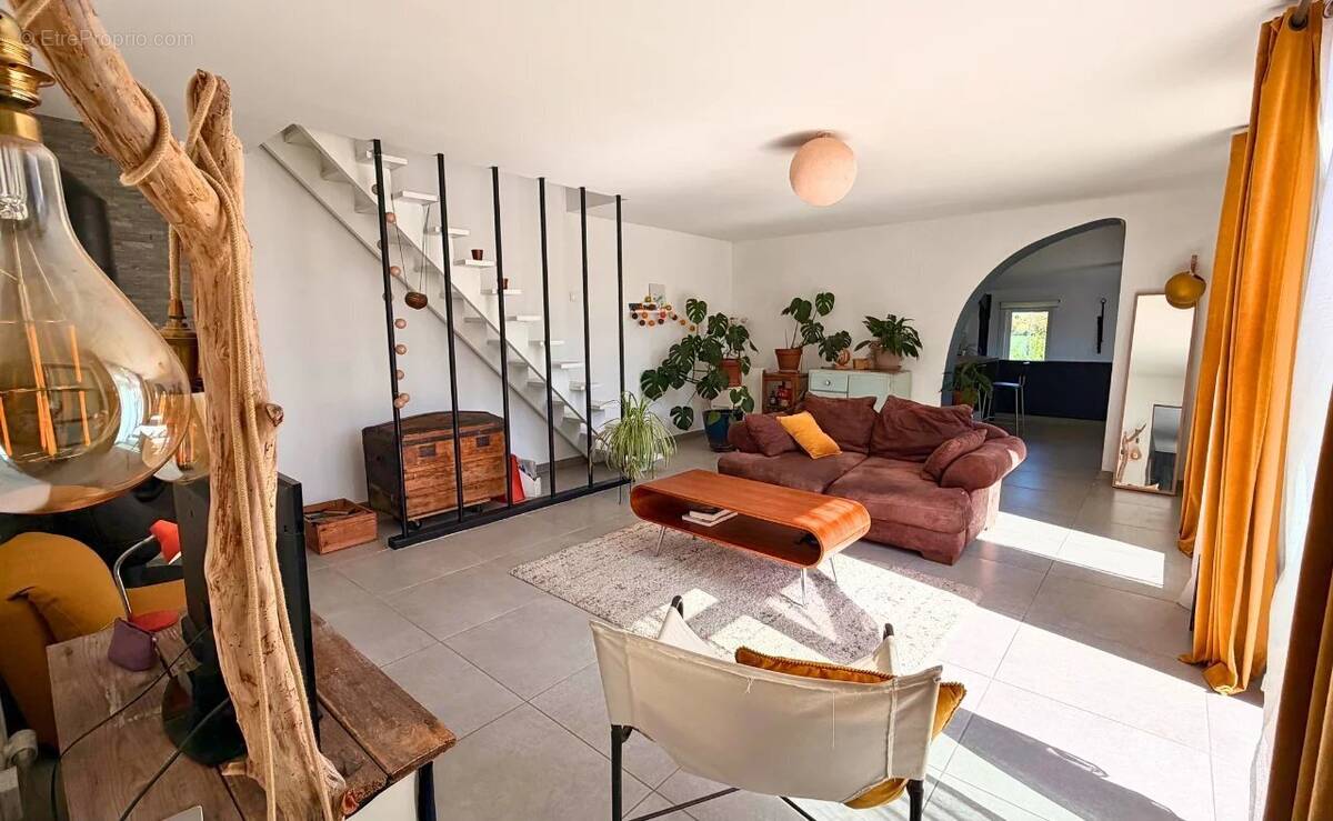 Maison à COUTICHES