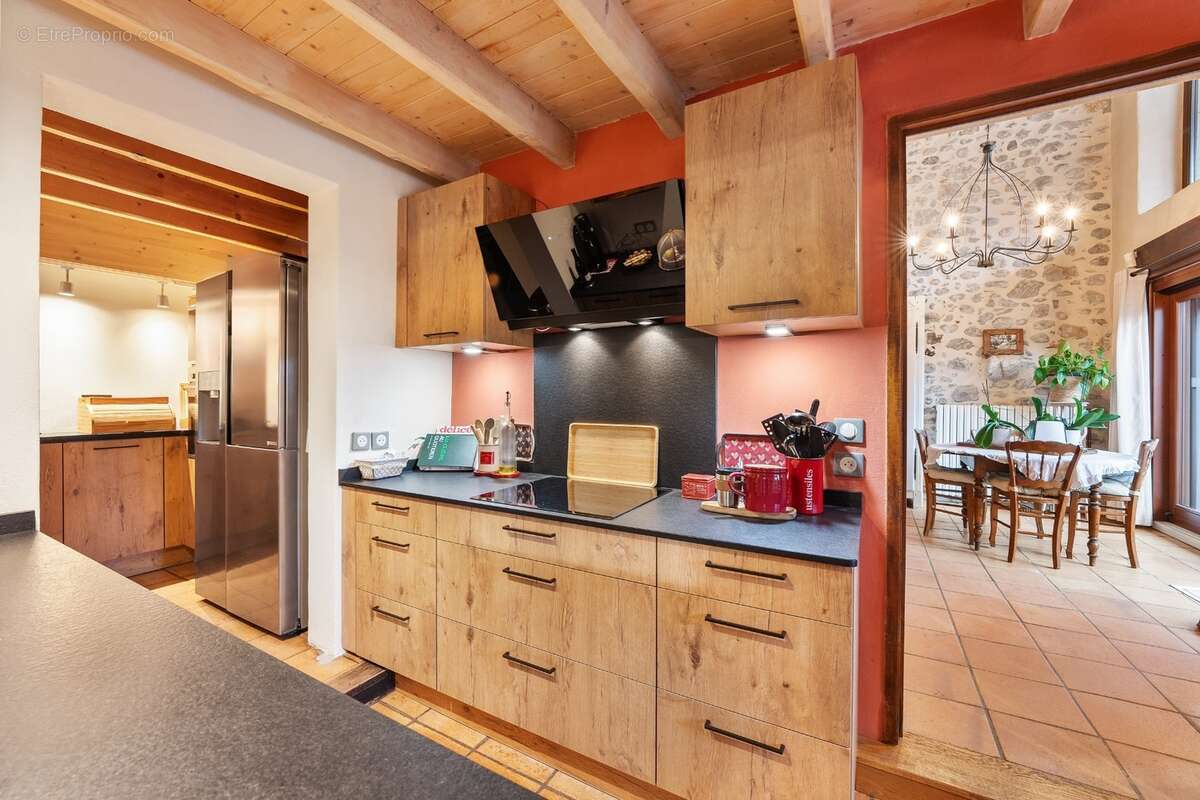 À VENDRE – Charmante ferme rénovée avec gîte indépendant et grange – Prévessin-Moëns - photo 3