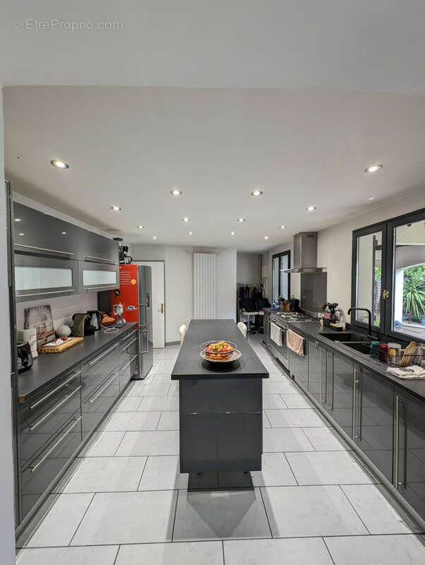 Maison à SAINTE-GENEVIEVE-DES-BOIS