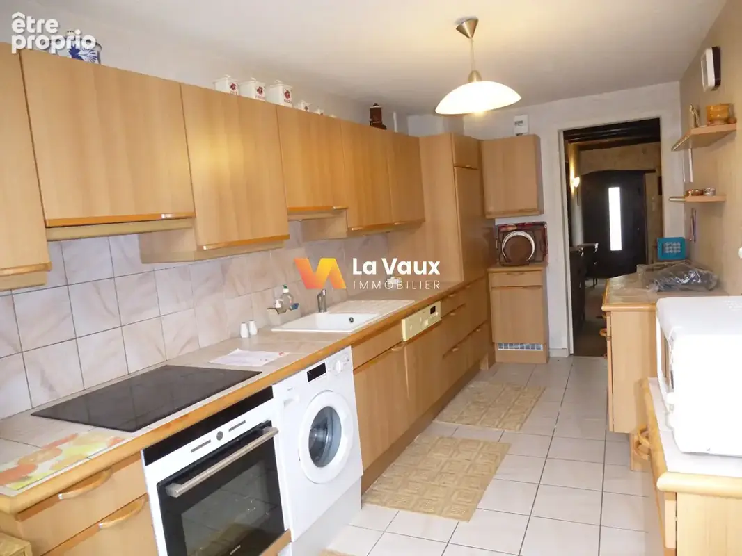 THELOD, secteur XEUILLEY : grande maison de village 180 m² - photo 9
