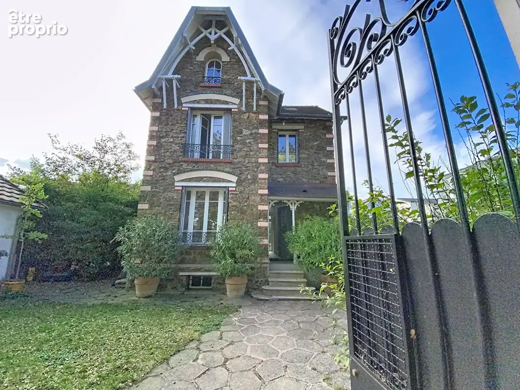 Maison à SAINT-MAUR-DES-FOSSES