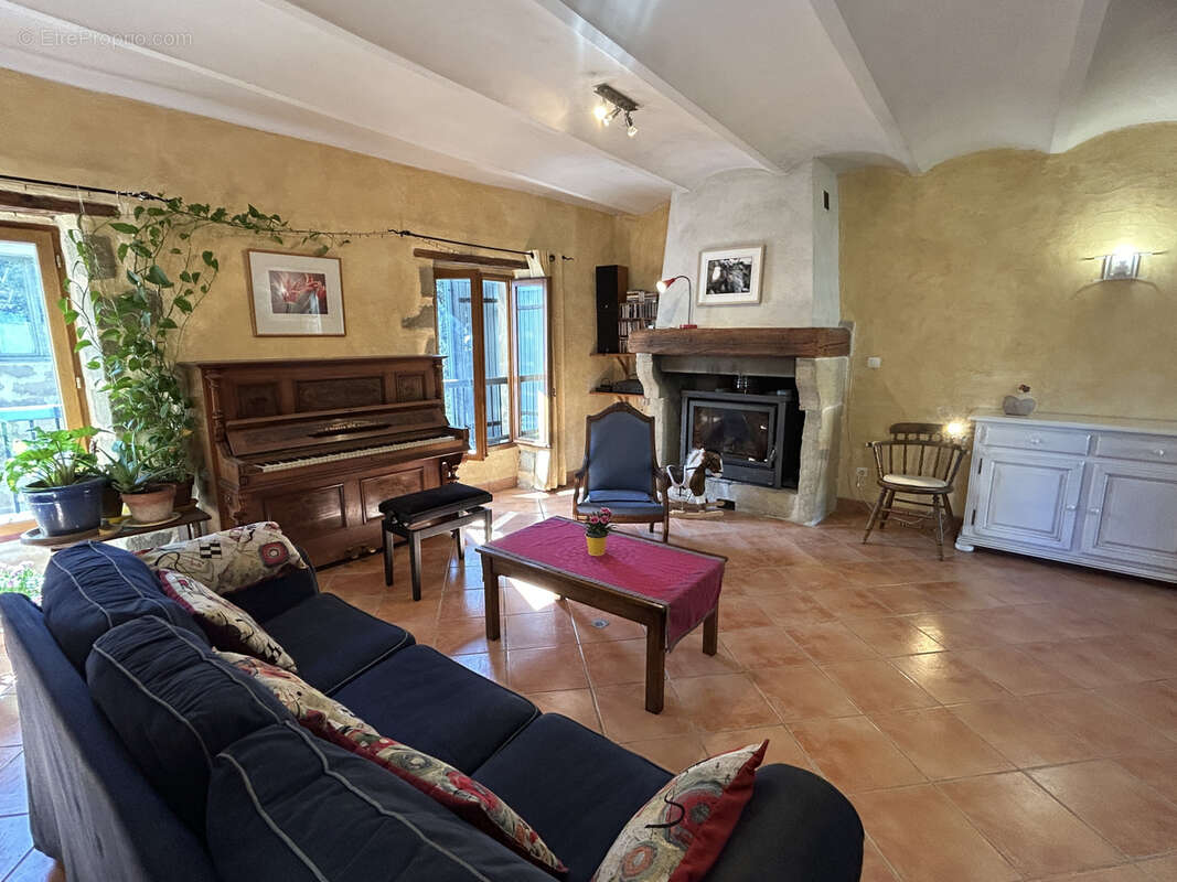 Maison à SAINT-QUENTIN-LA-POTERIE