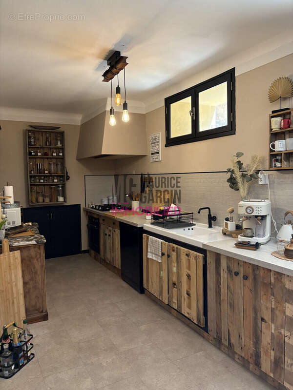 Cuisine - Maison à BEAUMES-DE-VENISE