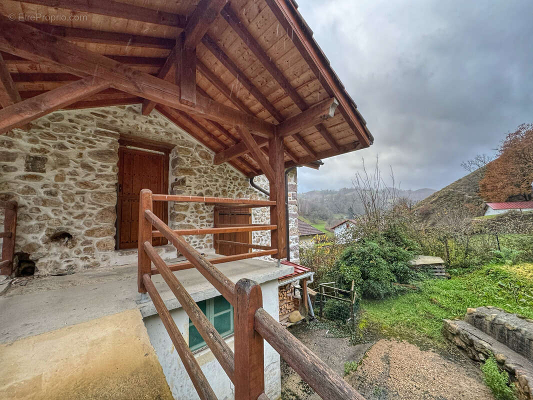Maison mitoyenne en pierre à Urepel - photo 17