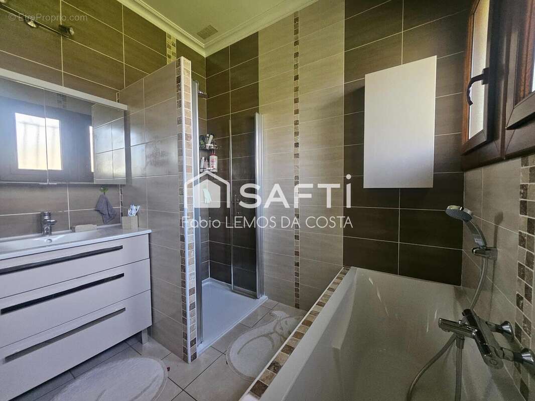 Photo 7 - Commerce à MONTREAL