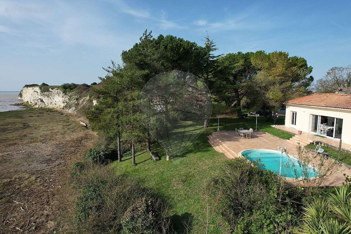 Maison à MESCHERS-SUR-GIRONDE